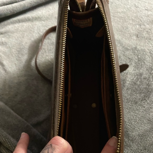 Dooney and Bourke 1980 Vintage all leather black / brown Crossbody. - Picture 4 of 4